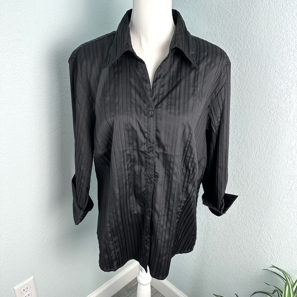 Dressbarn Plus Size 18/20 Black Button-Up Top 3/4 Sleeves V-Neck EUC